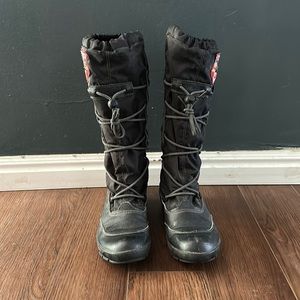 Pajar black laced up boots
